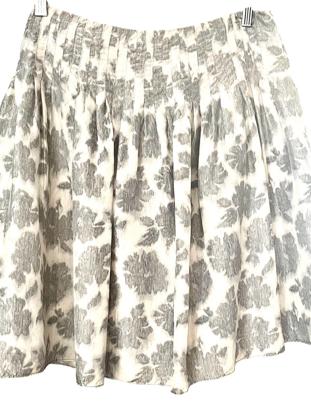 SILK Liz CLaiborne pleated 100% silk leaves print Lined skirt size 10